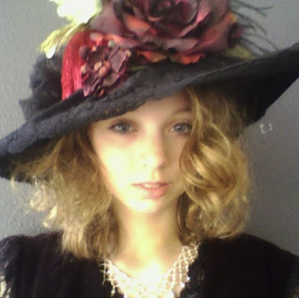 Meet your Posher, Caroline